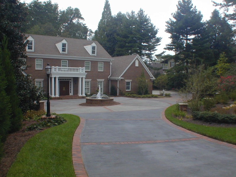 Brick%20border%20colored%20concrete%20driveway.jpg